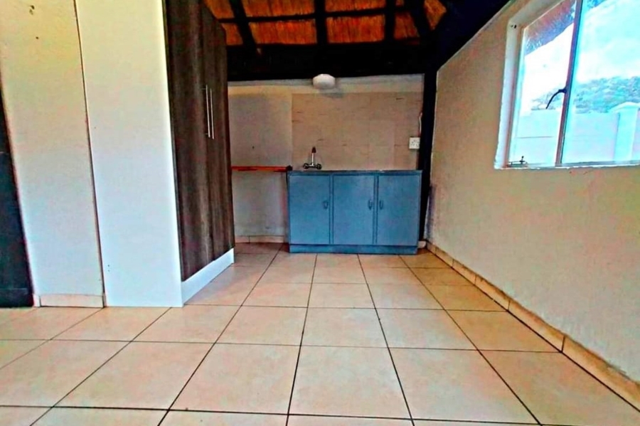 To Let 1 Bedroom Property for Rent in Geelhoutpark North West